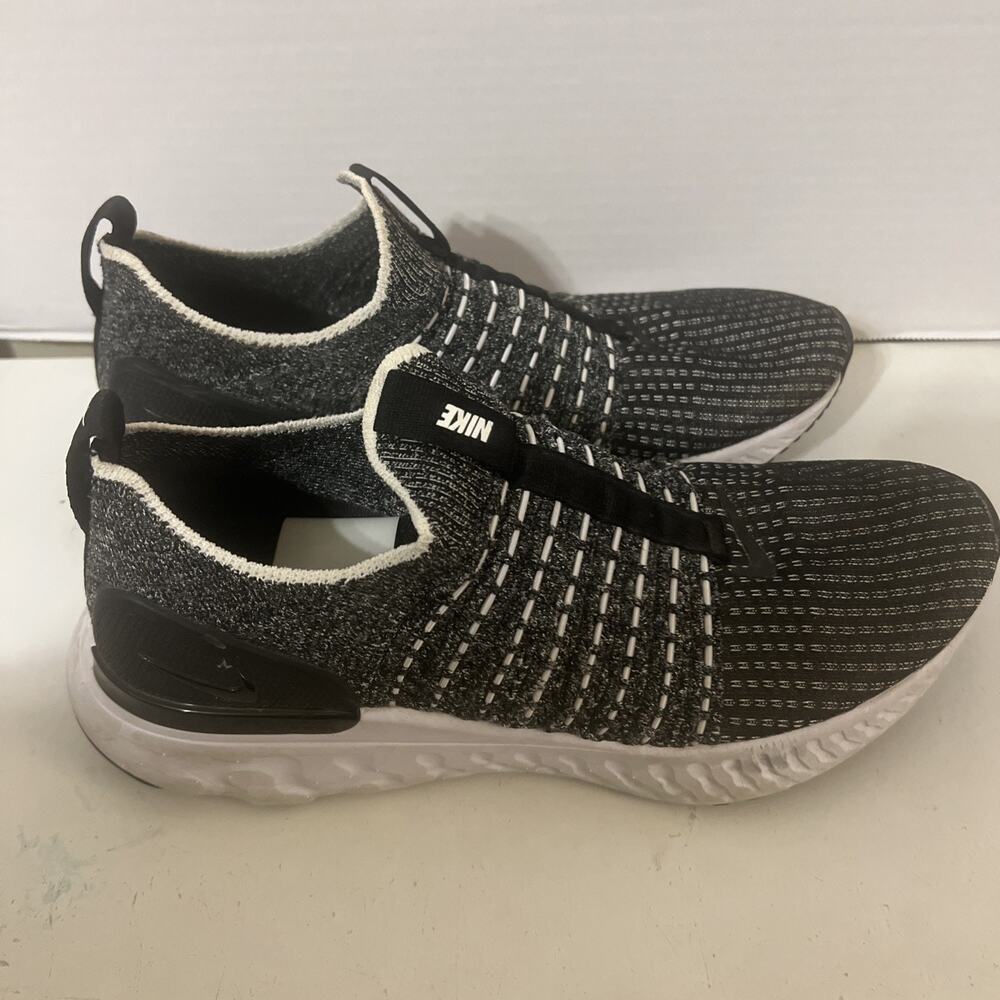 Nike React Phantom Run Flyknit 2. Women’s Size 8 Preowned White/Black.